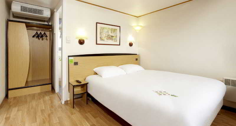 Campanile Nimes Sud - Caissargues Hotel Exterior foto