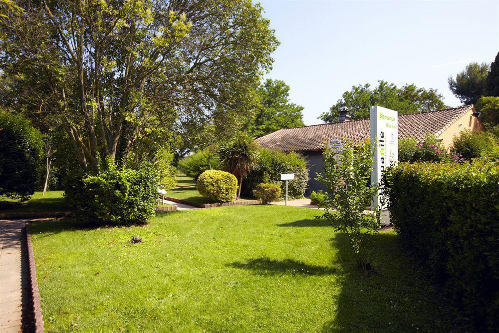 Campanile Nimes Sud - Caissargues Hotel Exterior foto